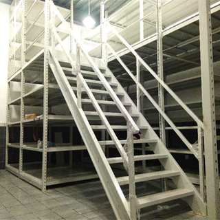 Prateleira multinível com sistema de piso mezanino com suporte para rack leve de armazém